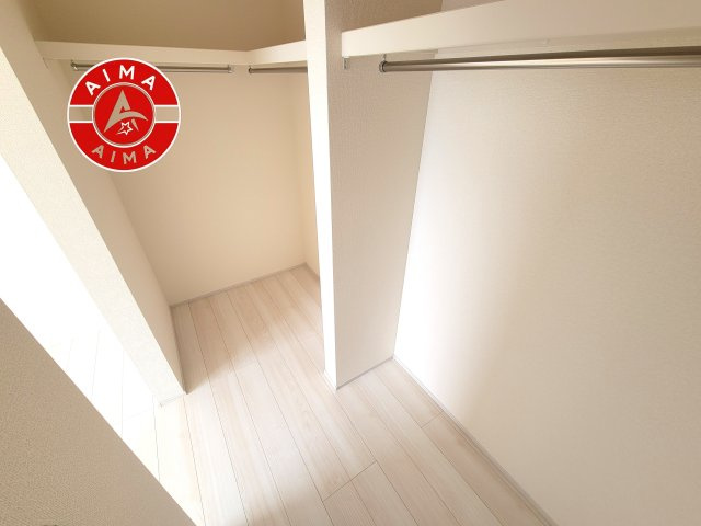 福岡市早良区脇山2丁目第1-1棟（1号棟）の収納|洋服や大きな荷物が多い方や人数の多いご家族などは、一般的なクローゼットよりもウォークインクローゼットのほうが使い勝手が良いです。