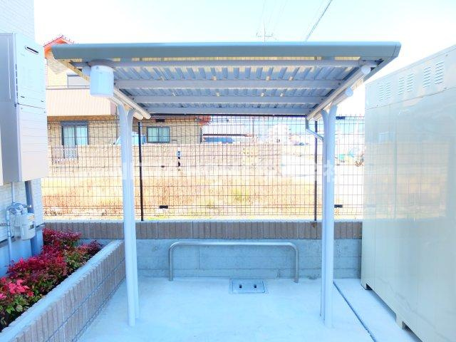 リベルテ　Ⅱのエントランス|敷地内に駐車場＆駐輪場があります◎