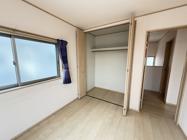 前橋市北代田町中古住宅の収納|■2階南西側洋室収納