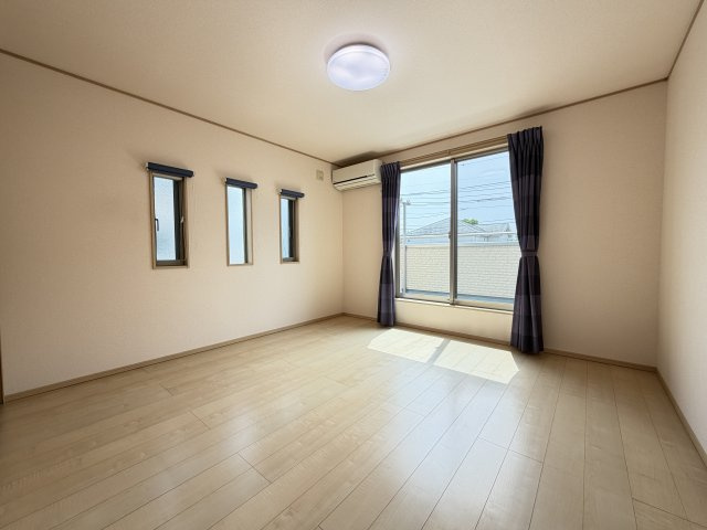 前橋市北代田町中古住宅の洋室|■LDKは東南角部屋＆和室と続き間です