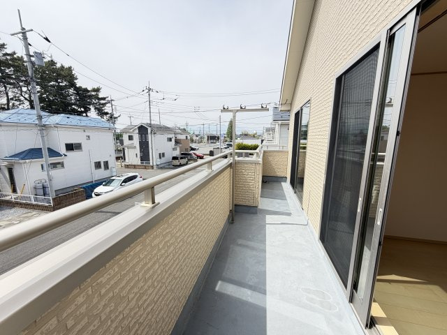 前橋市北代田町中古住宅のバルコニー|■南面ワイドバルコニー！