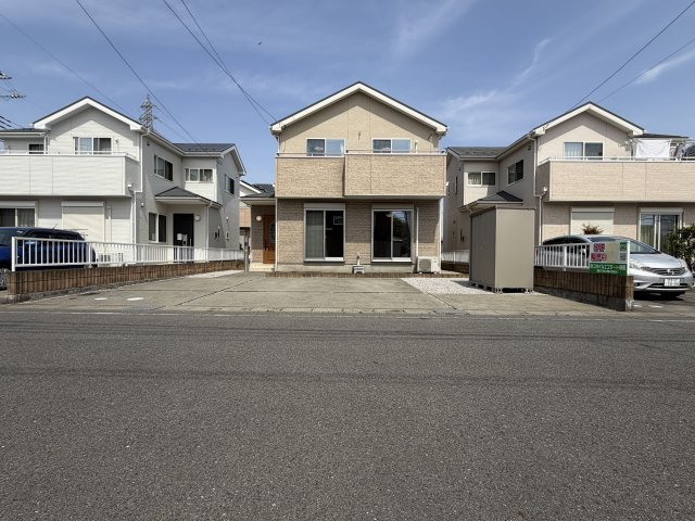 前橋市北代田町中古住宅の駐車場|■駐車場は並列4台可能です！