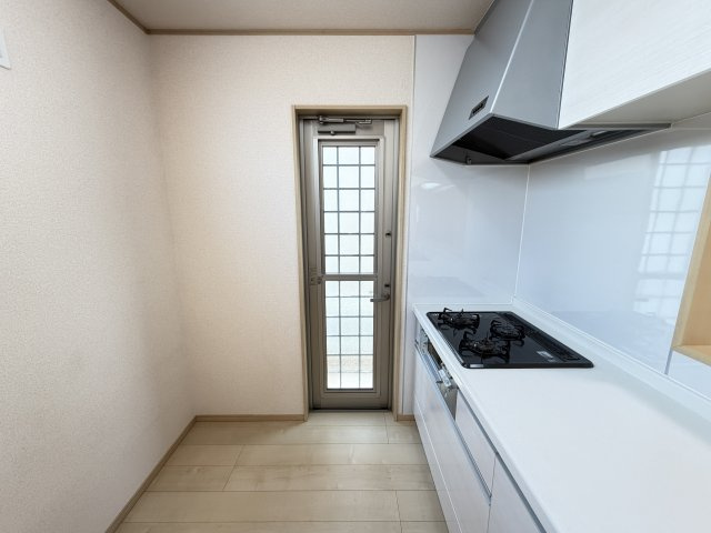 前橋市北代田町中古住宅のキッチン|■キッチン横には勝手口完備です！