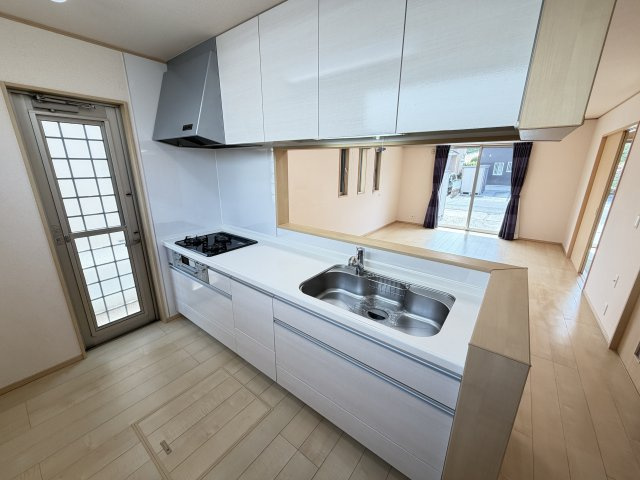 前橋市北代田町中古住宅のキッチン|■浄水器付きの対面式システムキッチン！