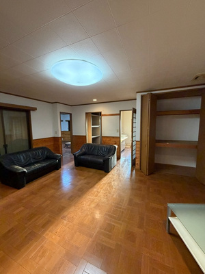 【居間・リビング】 | 本郷町貸戸建 -