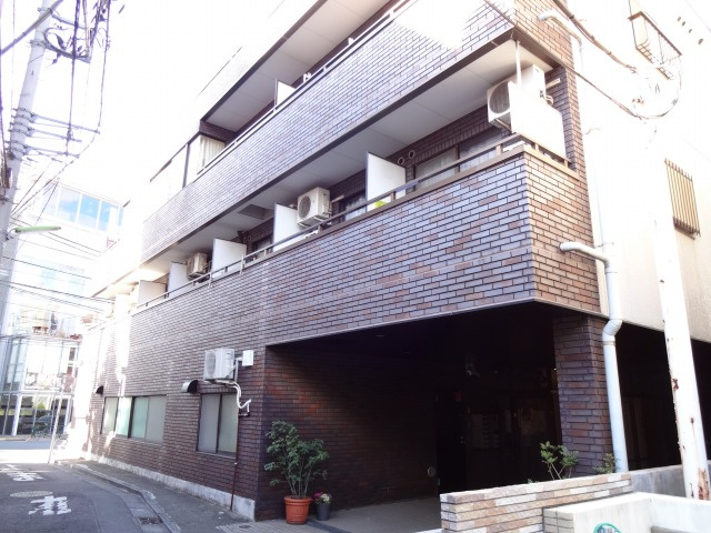コラム８２の外観