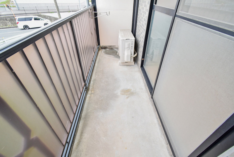久留米市高野２丁目のアパートのバルコニー|外からの目が気にならないバルコニーで洗濯物が干せます