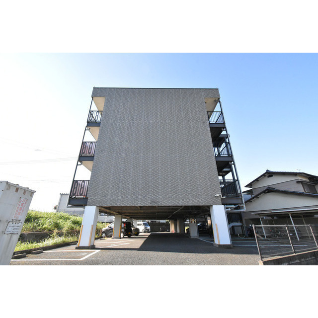 久留米市高野２丁目のアパートの駐車場|車をお持ちの方に嬉しい駐車場付きの物件です