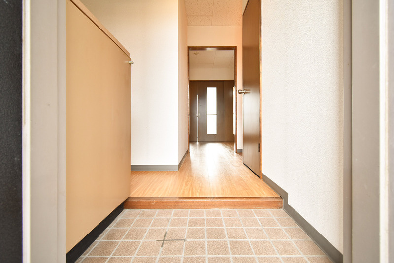 久留米市高野２丁目のアパートの玄関|ゆったりとした玄関です