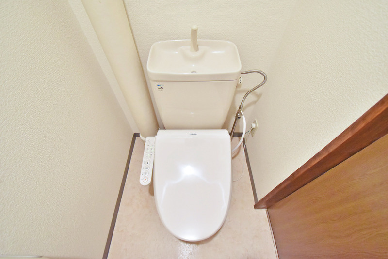 久留米市高野２丁目のアパートのトイレ|ゆったりとした空間のトイレです