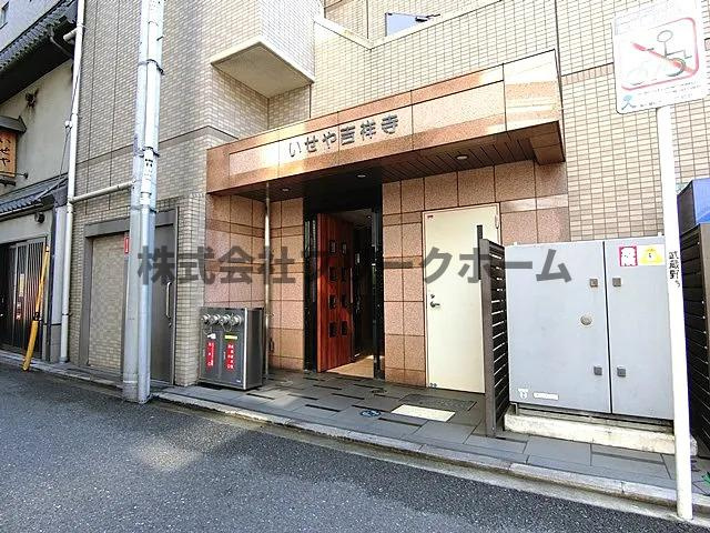 武蔵野市御殿山１丁目の賃貸マンションのエントランス