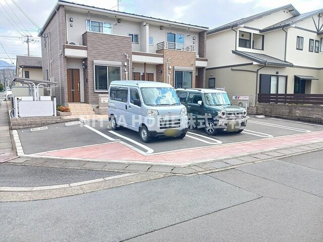 福知山市字天田和久市町のアパートの駐車場|敷地内に駐車場も完備★