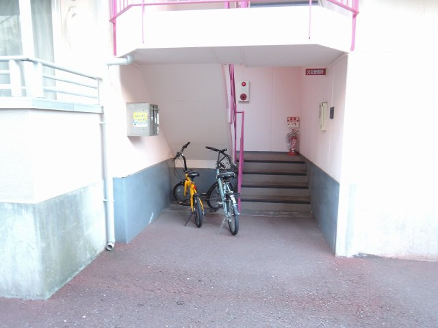 高槻市城北町１丁目の賃貸マンションのエントランス