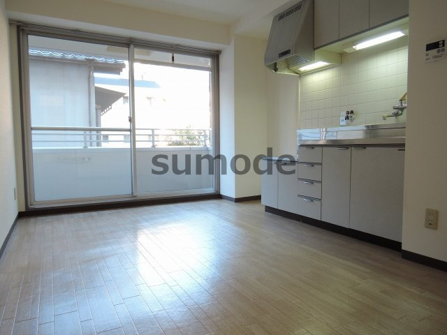 高槻市城北町１丁目の賃貸マンションの居間・リビング