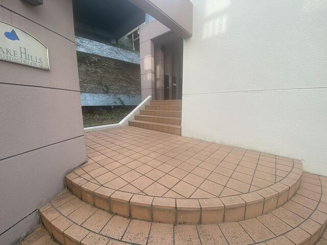 ＩＳレイクヒルズのエントランス