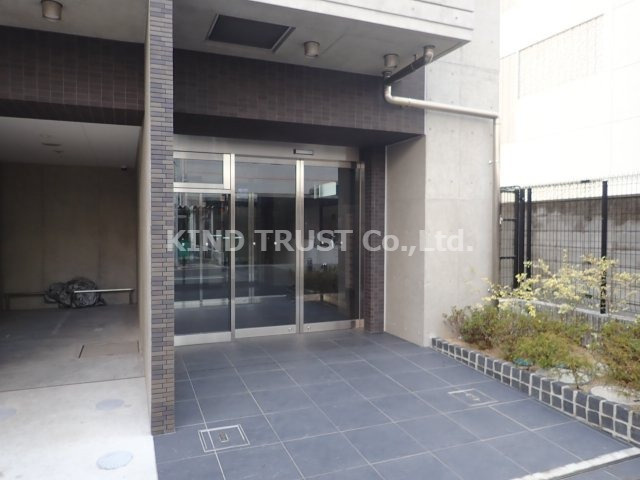 フジマン北梅田のエントランス|ゆとりのあるエントランスです