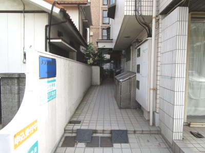【エントランス】 | メゾン小仲台 | 出入口です