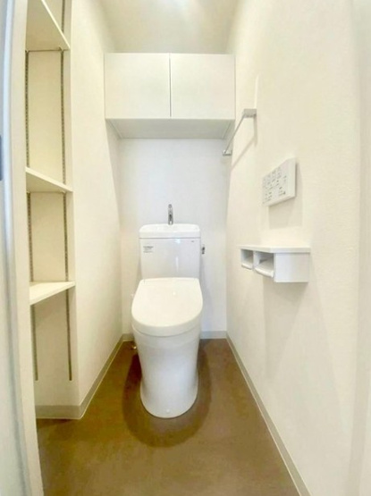 【トイレ】 | ソネット上池袋 | 白を基調とした清潔感があるトイレ。温水洗浄便座付きです。