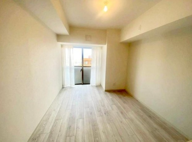 【居間・リビング】 | ソネット上池袋 | 太陽の光をスマートにリビングへ。時によって変化をもたらす採光。