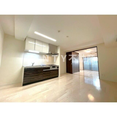 【居間・リビング】 | グランデュールⅥ羽田 | ゆったり過ごせる居間です