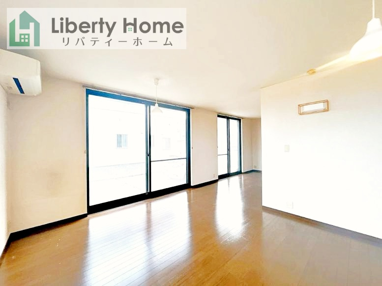 下妻市平沼　中古戸建の居間・リビング