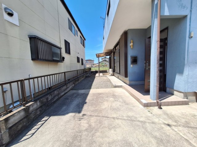 高崎市吉井町吉井中古住宅の駐車場