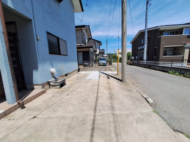 高崎市吉井町吉井中古住宅の駐車場