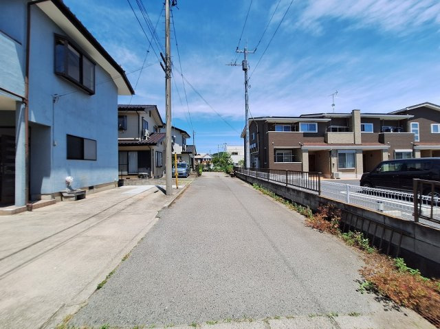 高崎市吉井町吉井中古住宅の前面道路含む現地写真