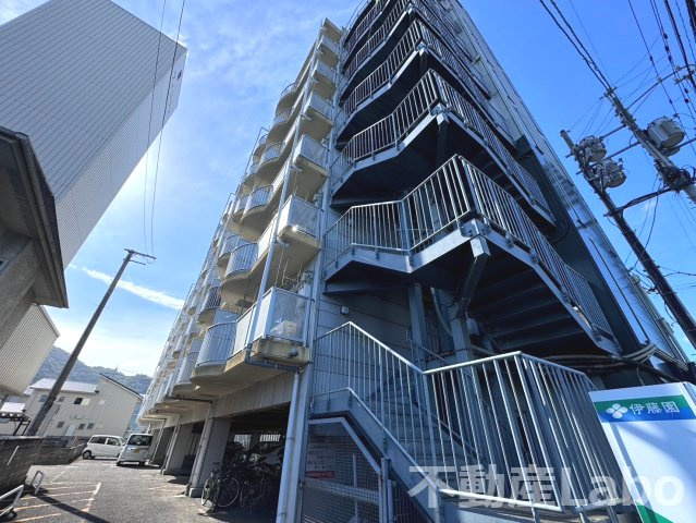 ヴィゴラス壱番館の駐車場