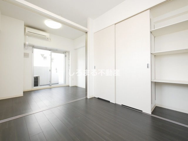 プライムアーバン松屋町の居間・リビング