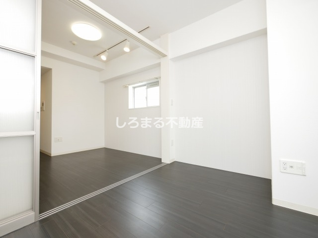プライムアーバン松屋町の洋室