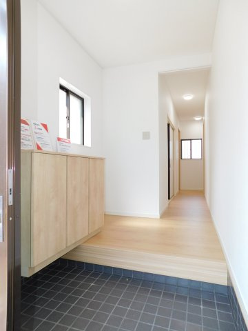 名古屋市中川区東起町５丁目の中古一戸建の玄関|◇玄関収納◇　　家族の靴などをしっかりと収納できます！