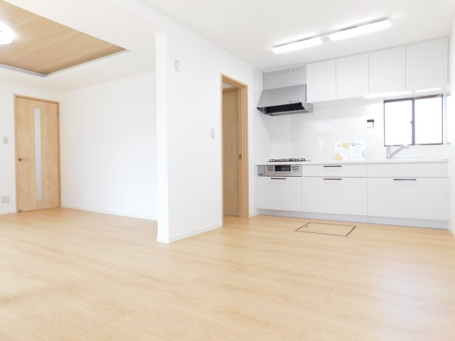 名古屋市中川区東起町５丁目の中古一戸建の居間・リビング|◇リビング◇　　南面で明るいリビング約１７．０帖　家族が集まってもゆとりのある広々リビング♪　（２０２６年１月フルリフォーム済）