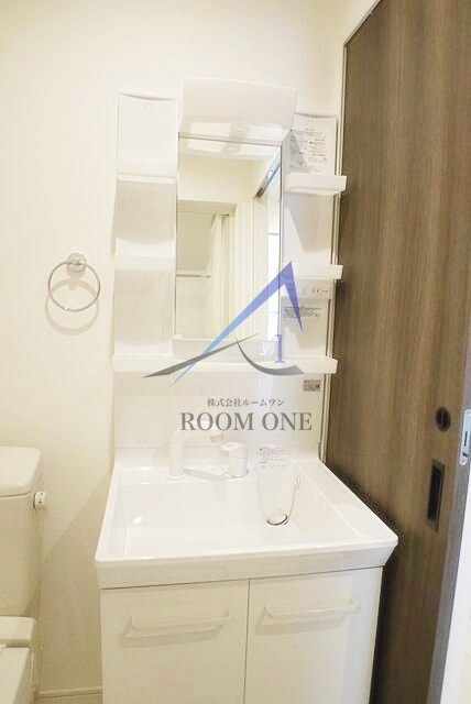 オーガスタコート横浜反町の洗面所|独立洗面台です。