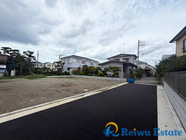 売地　茅ヶ崎市旭が丘の前面道路含む現地写真