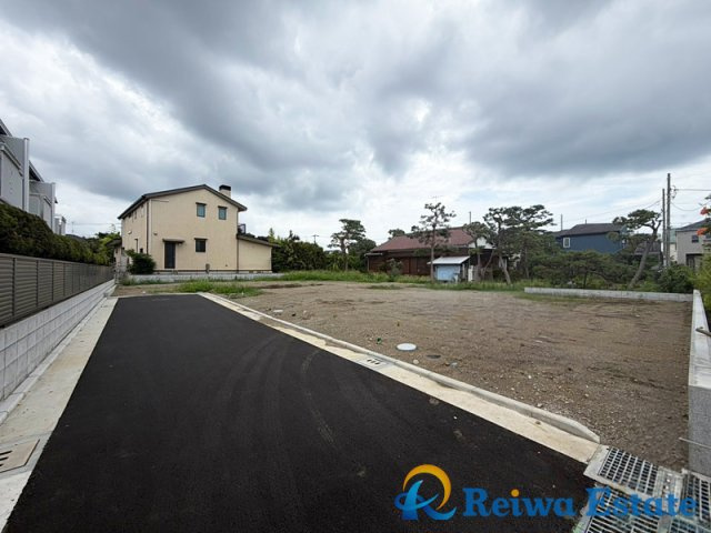 売地　茅ヶ崎市旭が丘の前面道路含む現地写真