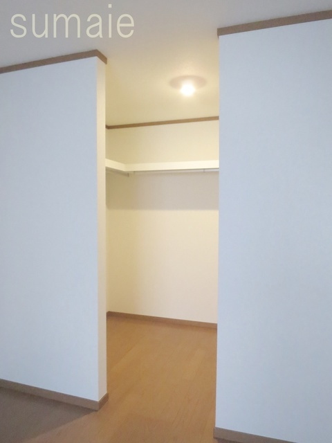 Ｌａｎａｉ　Ｈｏｕｓｅ　３９３　Ｎｏａｈの収納|照明付きのウォークインクローゼット完備です♪