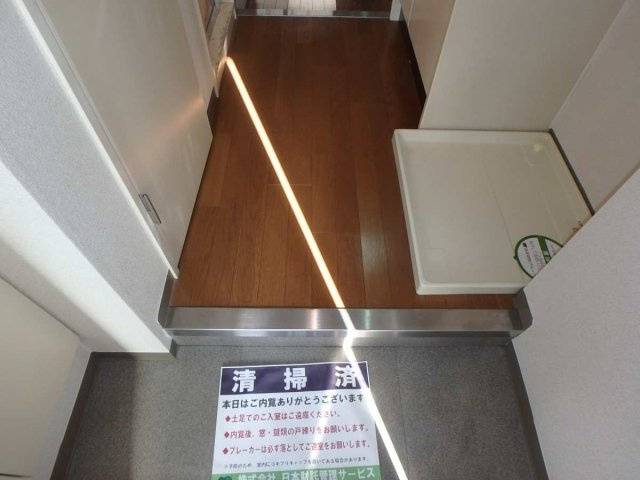 スカイコート駒場東大前の玄関