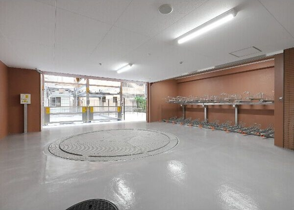 プレジオ江坂ROUGEの駐車場