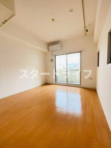 大阪市淀川区十三東２丁目の賃貸マンションの居間・リビング