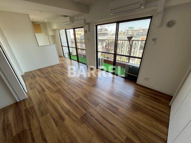 淀川ビルの居間・リビング