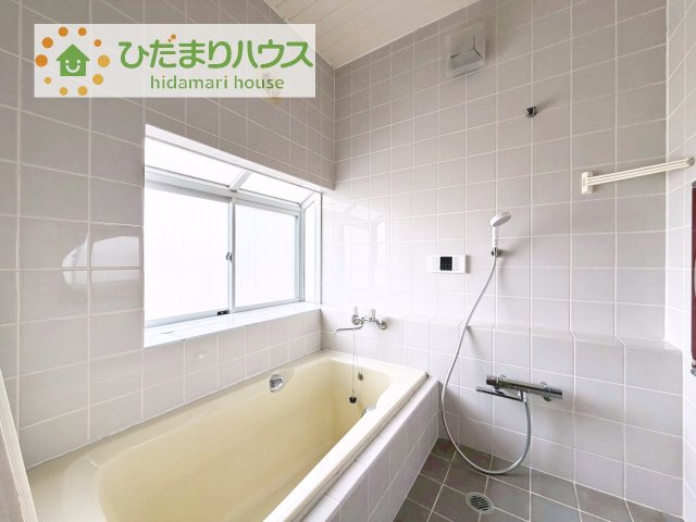 【浴室】 | 龍ケ崎市南が丘1期　中古戸建 | 今日も１日お疲れでした。広いお風呂で疲れを癒してください、、、♡