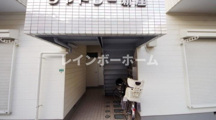 シャトレ新座のエントランス