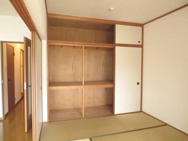 クレスト尾崎１号館の収納