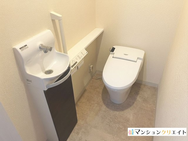 タワーグランデCHAのトイレ|タンクレストイレ①