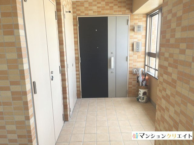 タワーグランデCHAの玄関|内廊下の外玄関です