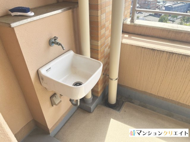 タワーグランデCHAのバルコニー|メインバルコニーの端にあるスロップシンク