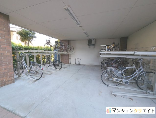タワーグランデCHAの駐輪場