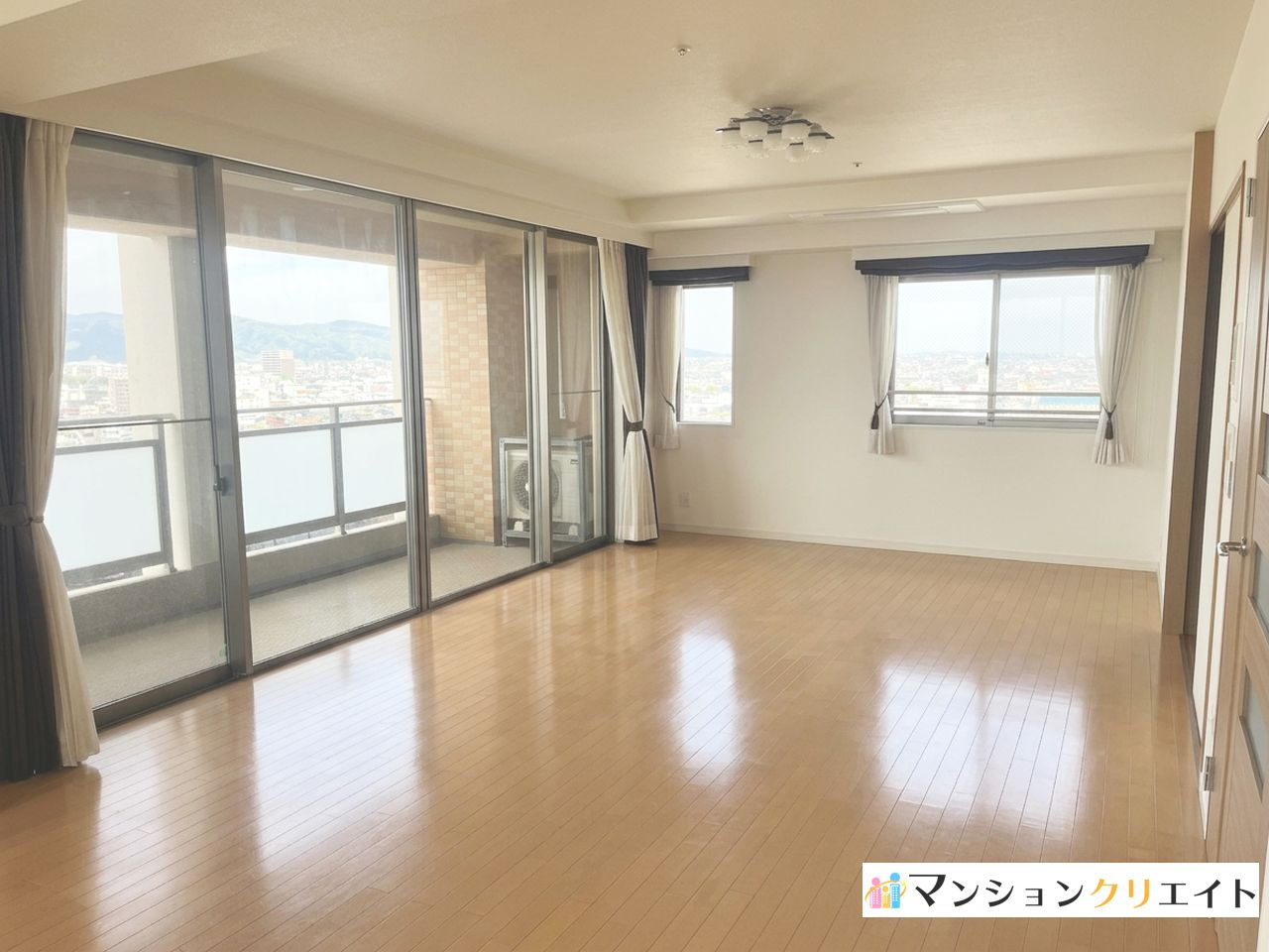タワーグランデCHAの居間・リビング|LDK35.5帖