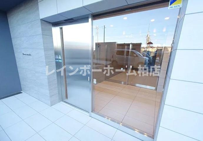 特典：仲介手数料が無料です!!のエントランス|オートロックがあります